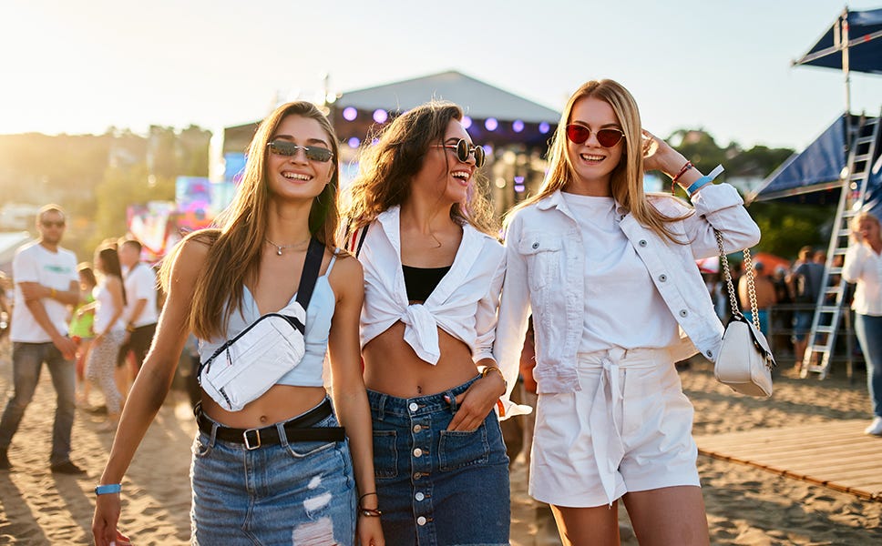 praktische Bauchtasche von eoto auf dem Festival praktische Bauchtasche von eoto auf dem Festival