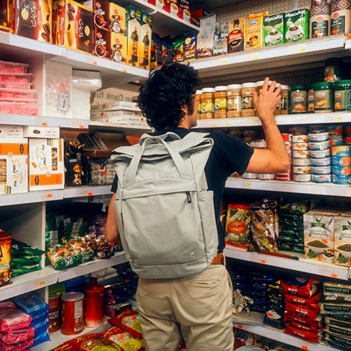 Cityrucksack von eoto Einkauf im Supermarkt mit einem eoto City Rucksack
