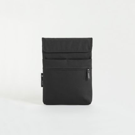 Nachhaltige Laptoptasche in schwarz, Frontansicht