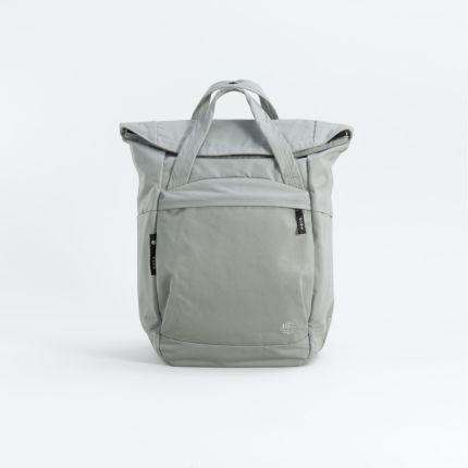 nachhaltiger eoto Rucksack Water Ice:olated in grau, Frontansicht