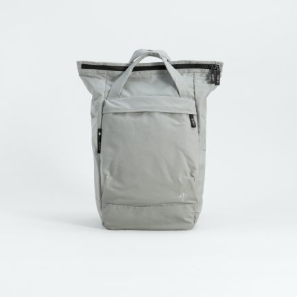 nachhaltiger eoto Rucksack Water All:Waves in grau, Frontansicht