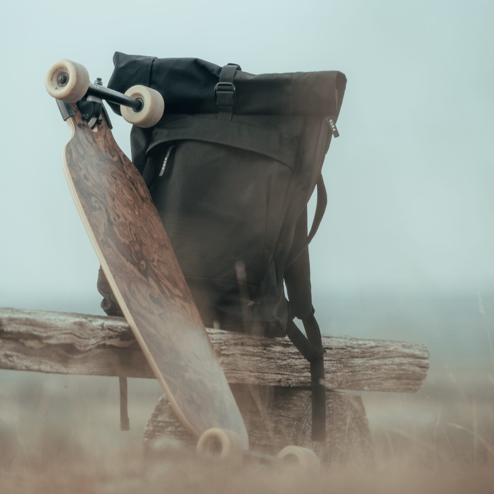 eoto Rucksack mit Longboard